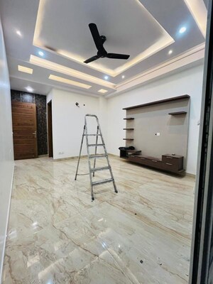 Room in 4 BHK Builder Floor at Sector 31 – for Rent