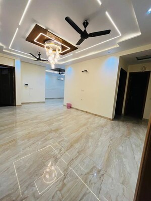 Team Area in 4 BHK Builder Floor at Sector 32 – for Rent
