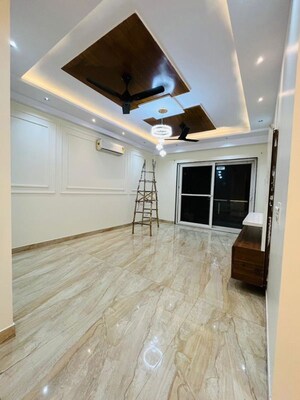 Room in 4 BHK Builder Floor at Sector 30 – for Rent