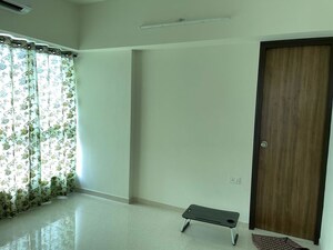 Room in 2 BHK Apartment at Lodha Amara, Kolshet Road – for Rent