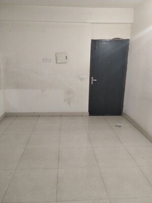 Room in 2 BHK Apartment at Signature Global The Roselia, Sector 95a – for Sale
