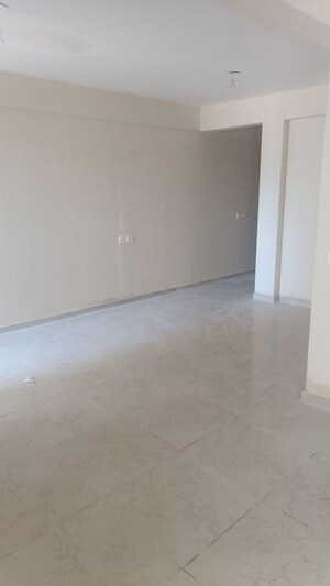 Room in 2 BHK Apartment at Signature Global The Roselia, Sector 95a – for Sale