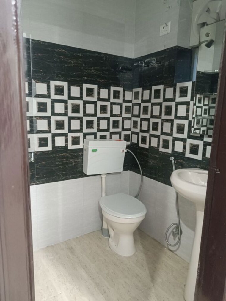 Bathroom, orchid-island 2 Bedroom 950 Sq.Ft. Independent House In Sector 51 Gurgaon 10598399