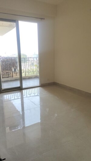 Room in 2 BHK Apartment at Signature Global The Roselia, Sector 95a – for Sale
