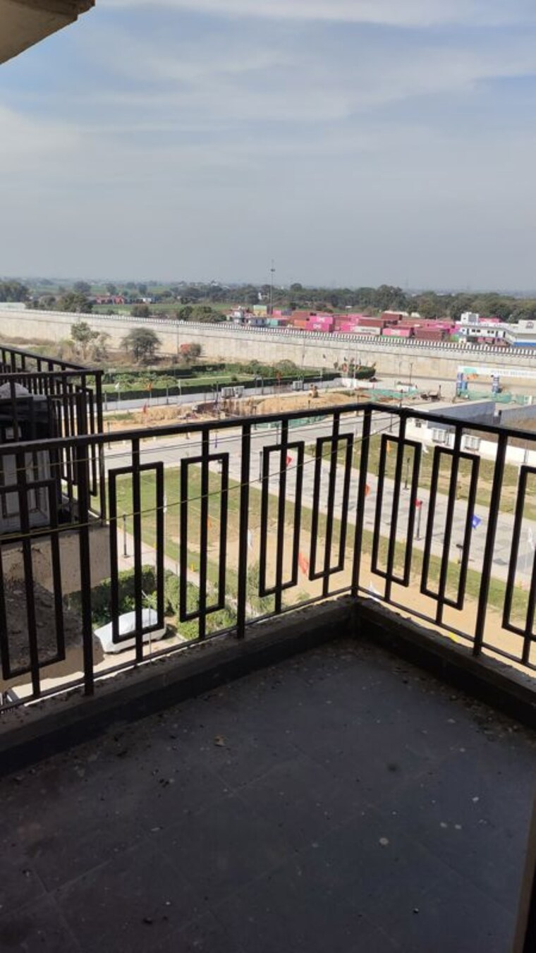 Balcony, signature-global-the-roselia 2 Bedroom 569 Sq.Ft. Apartment In Sector 95a Gurgaon 10598408