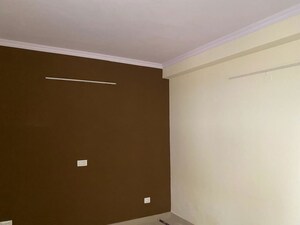 Room in 3 BHK Builder Floor at Sector 52 – for Rent