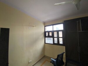 Room in 3 BHK Builder Floor at Sector 52 – for Rent