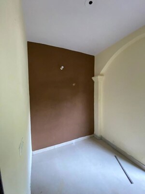 Room in 3 BHK Builder Floor at Sector 52 – for Rent