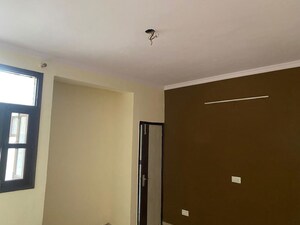 Room in 3 BHK Builder Floor at Sector 52 – for Rent