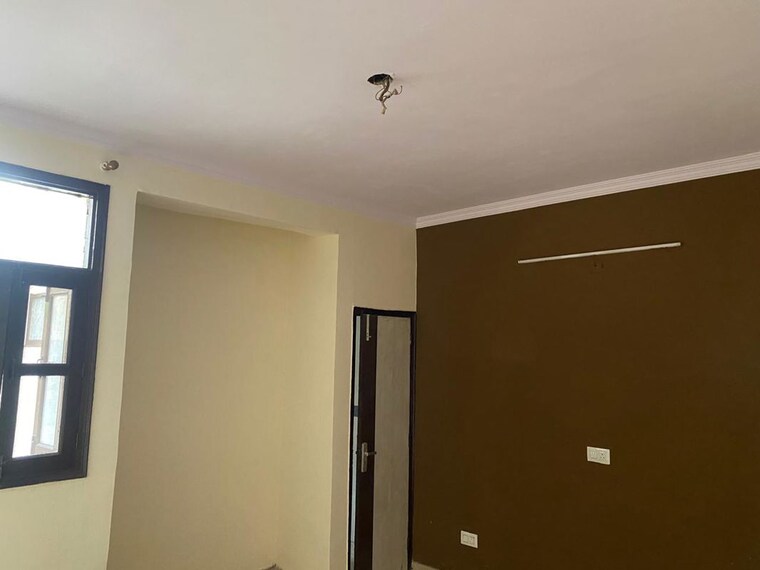 Room, sector 52 3 Bedroom 2200 Sq.Ft. Builder Floor In Sector 52 Noida 10598411