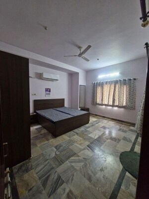 Bedroom in 2 BHK Apartment at Sahakar Marg – for Rent