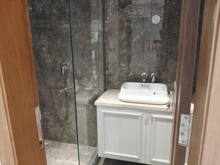 Bathroom, sector 22 3 Bedroom 1500 Sq.Ft. Builder Floor In Sector 22 Gurgaon 10598428