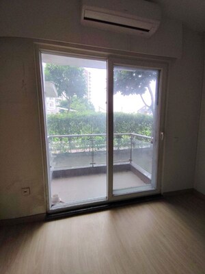 Room in 3 BHK Apartment at Microtek Greenburg, Sector 86 – for Sale