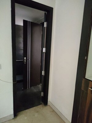 Room in 3 BHK Apartment at Microtek Greenburg, Sector 86 – for Sale