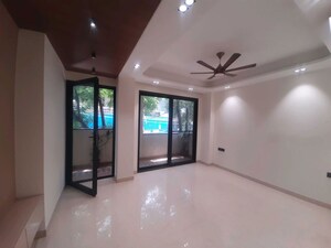 Room in 3 BHK Builder Floor at Sector 21 – for Rent