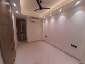 Room in 3 BHK Builder Floor at Sector 21 – for Rent