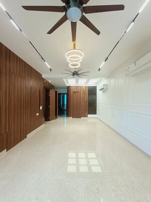 Building Lobby in 3 BHK Builder Floor at Sector 21 – for Rent