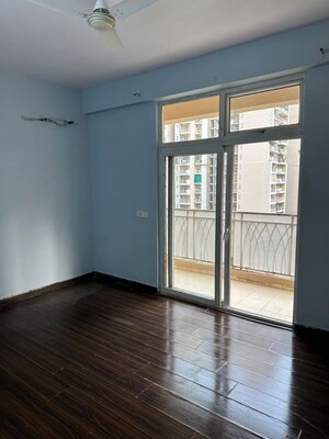 Room in 2 BHK Apartment at Gaur City-2, Gaur City 2 – for Sale