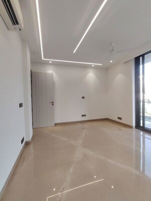 Room in 3 BHK Builder Floor at Sector 21 – for Rent