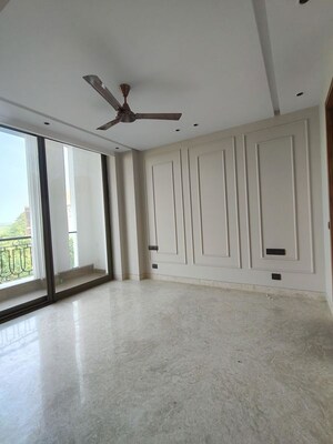 Room in 3 BHK Builder Floor at Sector 21 – for Rent