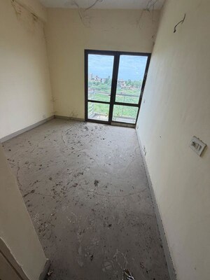 Room in 3 BHK Apartment at Sector 107 – for Sale