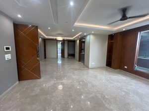 Room in 3 BHK Builder Floor at Sector 22 – for Rent