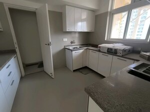 Team Area in 4 BHK Builder Floor at Sector 22 – for Rent