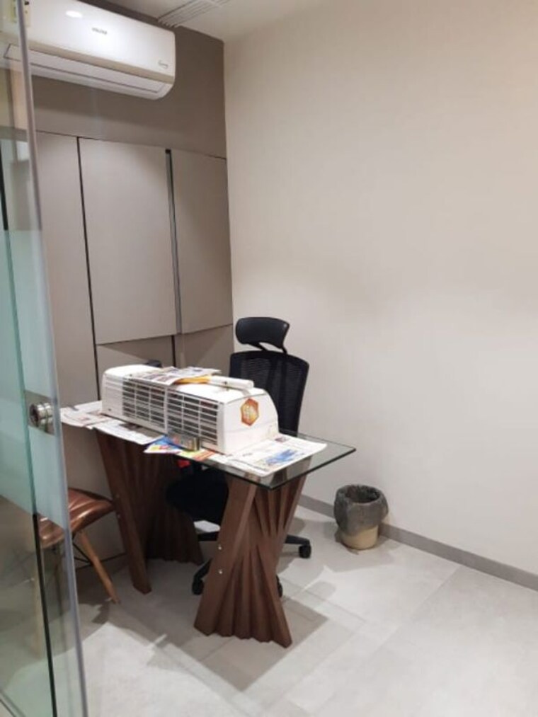 Team Area, santacruz west Commercial Office Space 425 Sq.Ft. In Santacruz West Mumbai 10598510