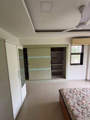 Room in 2 BHK Apartment at Andheri West – for Rent