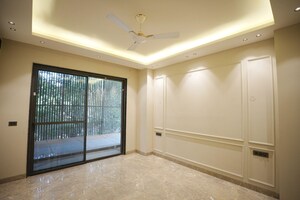 Room in 4 BHK Builder Floor at Sector 22 – for Rent