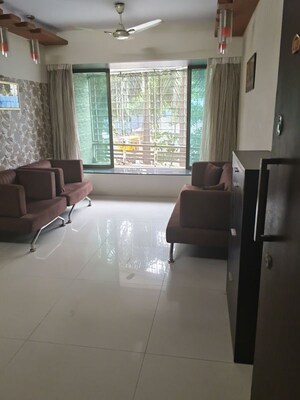 Team Area in 2 BHK Apartment at Arkade Bhoomi Heights, Kandivali West – for Rent
