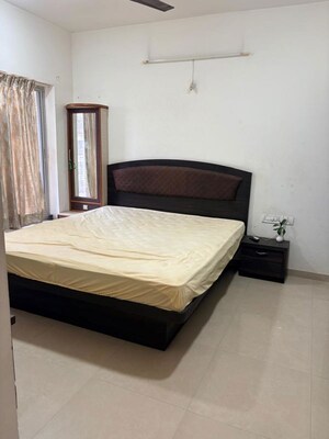 Bedroom in 2 BHK Apartment at Kalpataru Hills, Manpada – for Rent