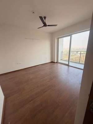 Room in 3.5 BHK Apartment at Godrej Woods, Sector 43 – for Sale