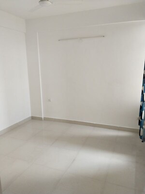 Room in 2 BHK Apartment at GLS Avenue 81, Sector 81 – for Rent