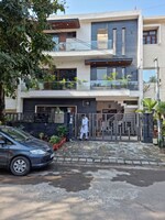 3 BHK + Store Room 250 Sq.Yd. Builder Floor in Sector 21