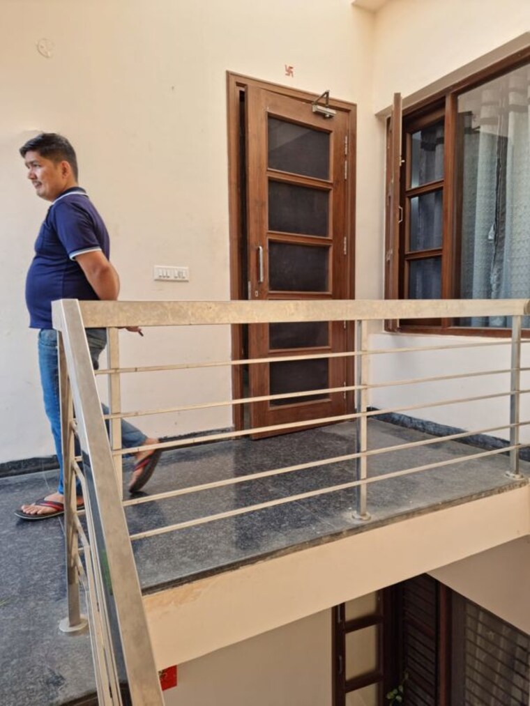Balcony, sector 21 3 Bedroom 250 Sq.Yd. Builder Floor In Sector 21 Chandigarh 10598708