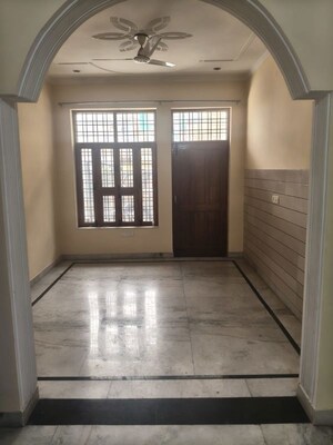 3 BHK Builder Floor For Rent in Sector 9