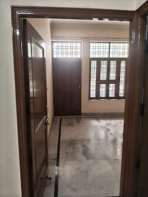 Room in 3 BHK Builder Floor at Sector 9 – for Rent