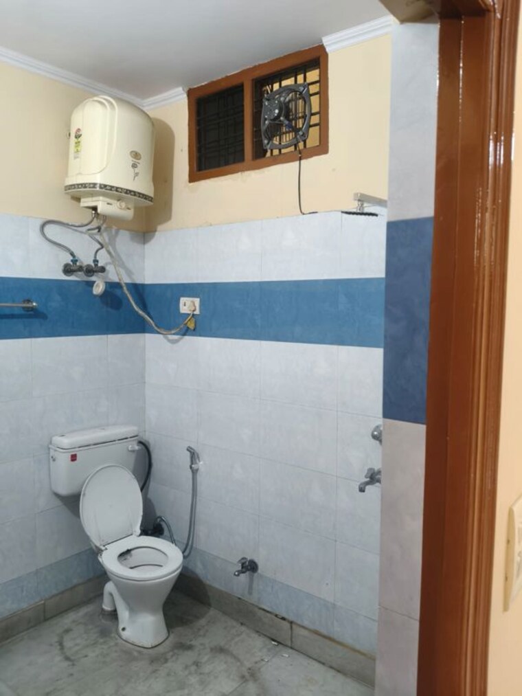 Bathroom, sector 9 3 Bedroom 266 Sq.Yd. Builder Floor In Sector 9 Gurgaon 10598710