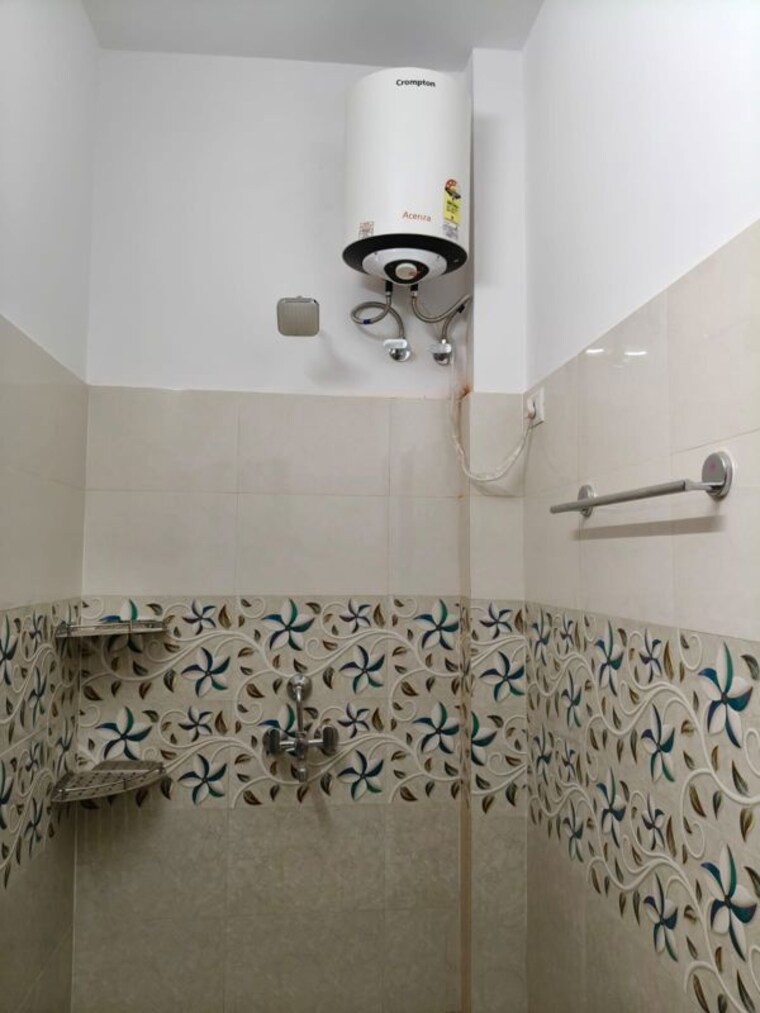 Bathroom, sector 9 3 Bedroom 266 Sq.Yd. Builder Floor In Sector 9 Gurgaon 10598710