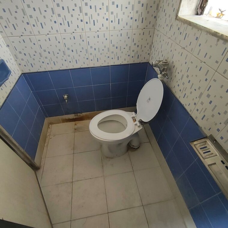 Bathroom, green-acres-apartment 3 Bedroom 1300 Sq.Ft. Apartment In Waghbil Thane 10598681