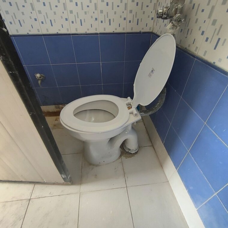 Bathroom, green-acres-apartment 3 Bedroom 1300 Sq.Ft. Apartment In Waghbil Thane 10598681