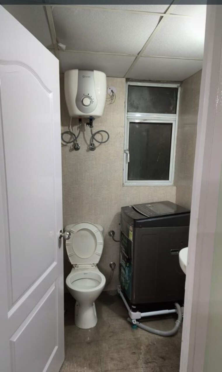 Bathroom, aditya-urban-homes 1 Bedroom 540 Sq.Ft. Apartment In Shahpur Bamheta Ghaziabad 10598717