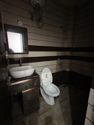 Bathroom in 2 BHK Builder Floor at Residency Grand, Sector 52 – for Rent