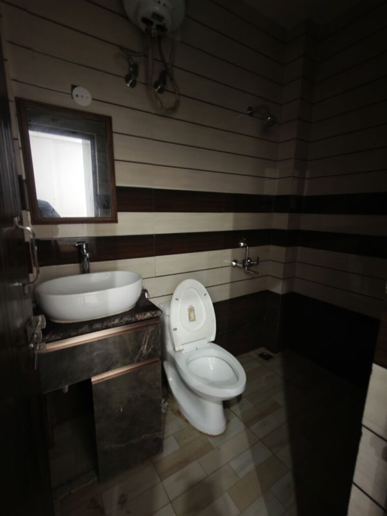 Bathroom, residency-grand 2 Bedroom 163 Sq.Yd. Builder Floor In Sector 52 Gurgaon 10598725