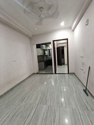 Room in 2 BHK Builder Floor at Residency Grand, Sector 52 – for Rent