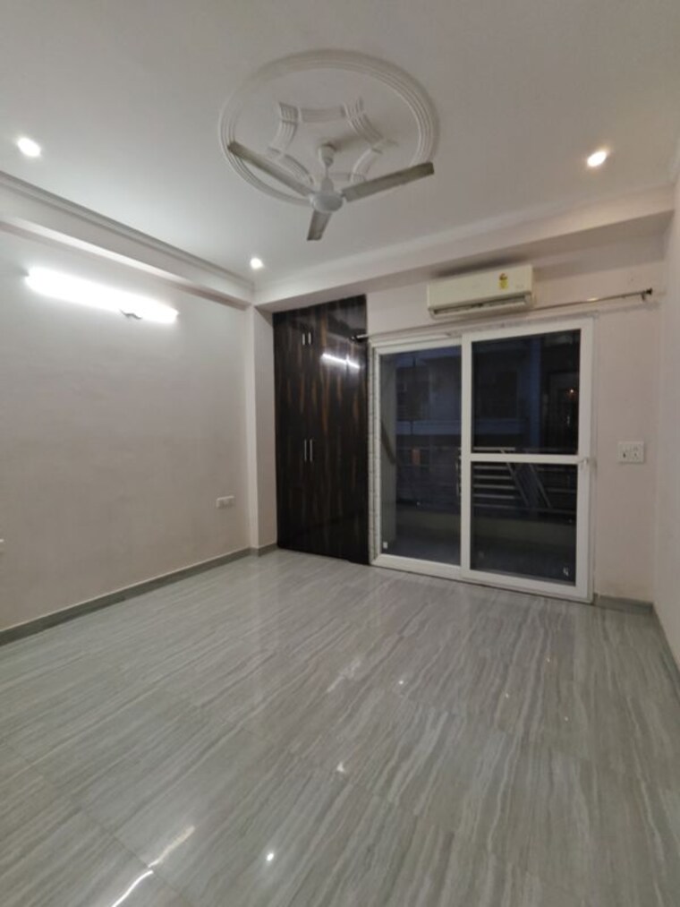 Room, residency-grand 2 Bedroom 163 Sq.Yd. Builder Floor In Sector 52 Gurgaon 10598725