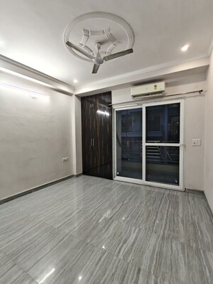Room in 2 BHK Builder Floor at Residency Grand, Sector 52 – for Rent