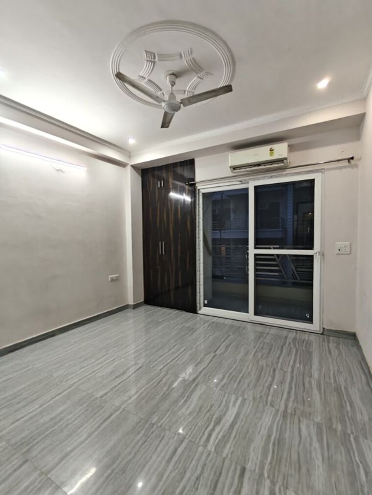 Room, residency-grand 2 Bedroom 163 Sq.Yd. Builder Floor In Sector 52 Gurgaon 10598725