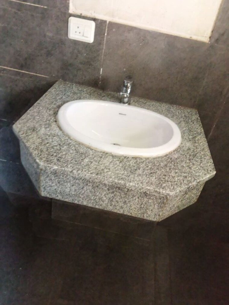 Bathroom, paras-dews 2 Bedroom 1400 Sq.Ft. Apartment In Sector 106 Gurgaon 10598743